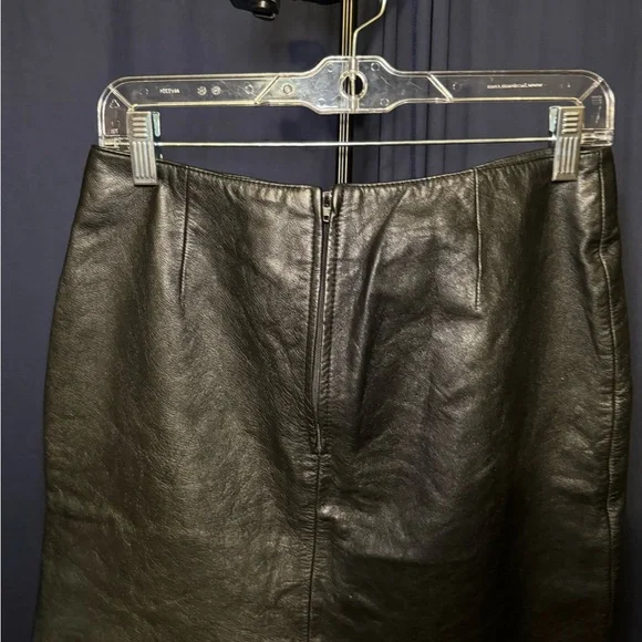 Black leather skirt - Picture 5 of 10